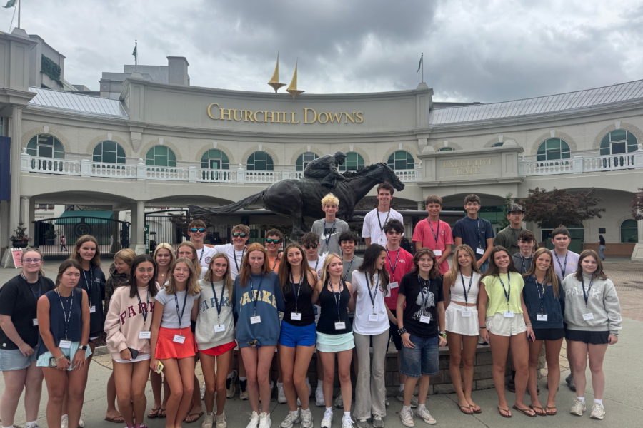 all students in front of churchill downs