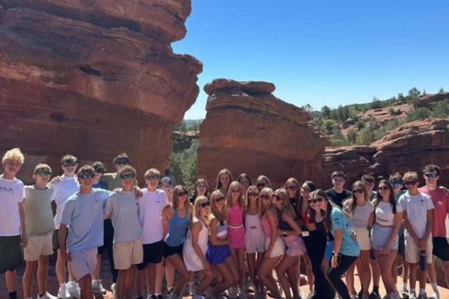 students group picture at garden of the gods
